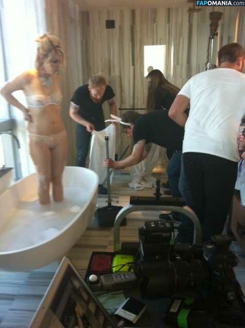 Abby Elliott Naken Läckta Foto #6