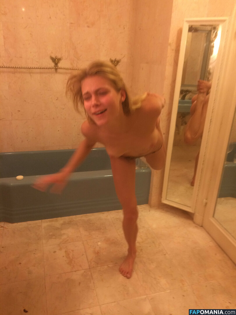 Allegra Carpenter Naken Läckta Foto #20