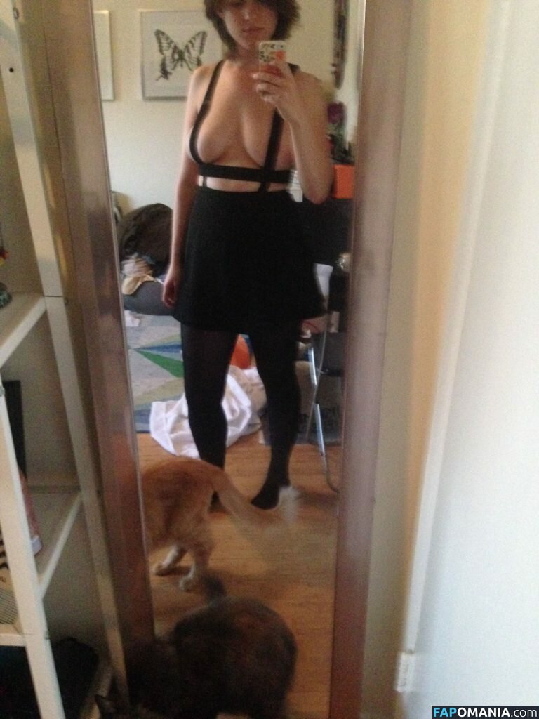 Allie Goertz Naken Läckta Foto #13
