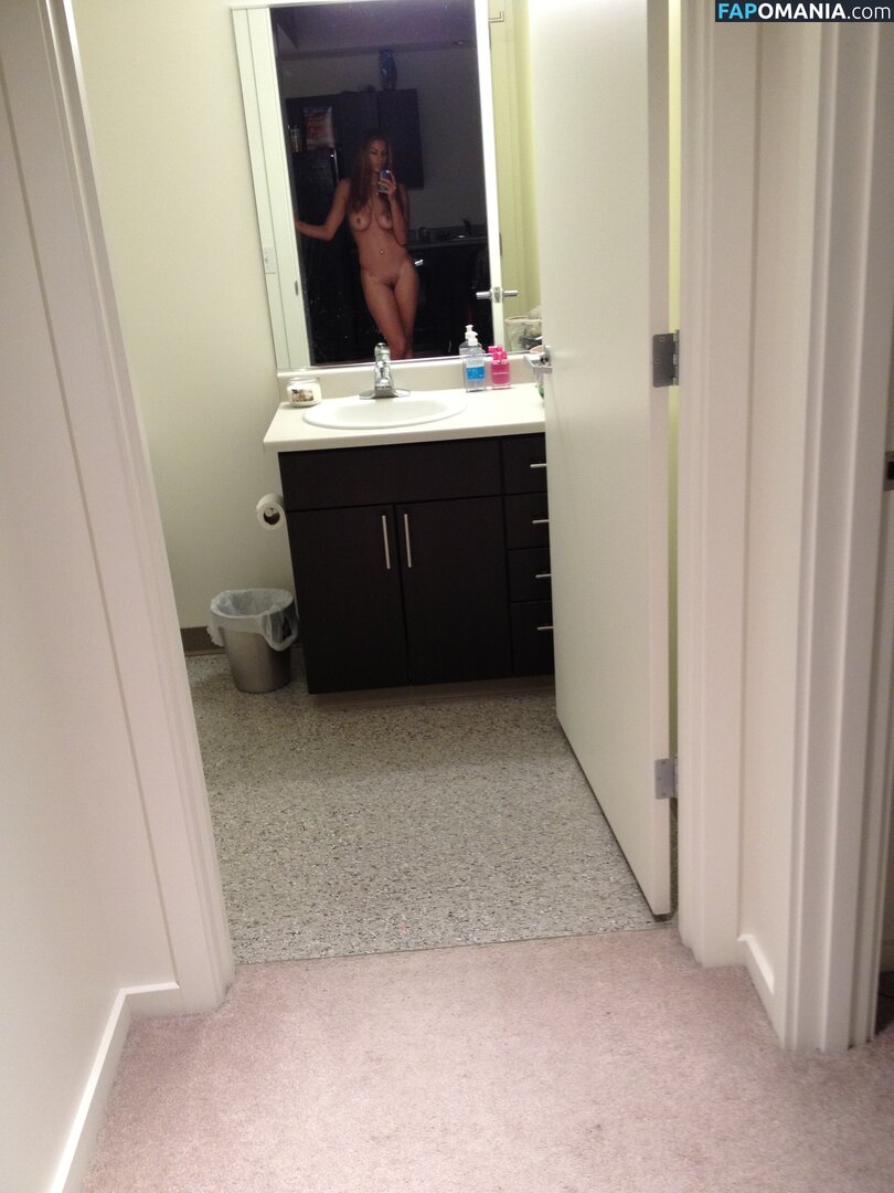 Alysha Clark Naken Läckta Foto #2