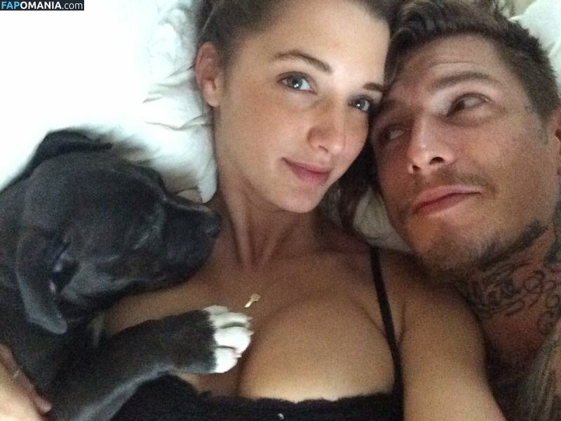 Alyssa Arce Naken Läckta Foto #3