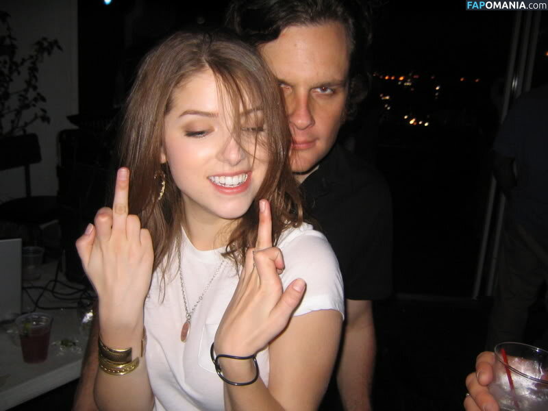 Anna Kendrick Naken Läckta Foto #1