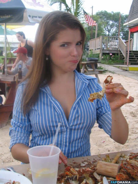 Anna Kendrick Naken Läckta Foto #5