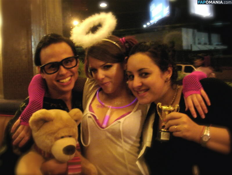 Anna Kendrick Naken Läckta Foto #29