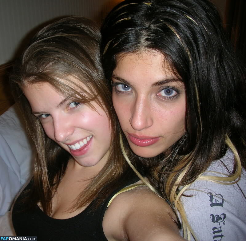 Anna Kendrick Naken Läckta Foto #44