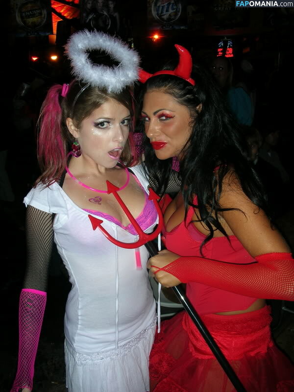 Anna Kendrick Naken Läckta Foto #50