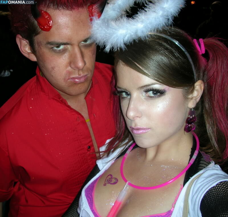 Anna Kendrick Naken Läckta Foto #54