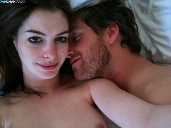 Anne Hathaway Naken Läckta Foto #7