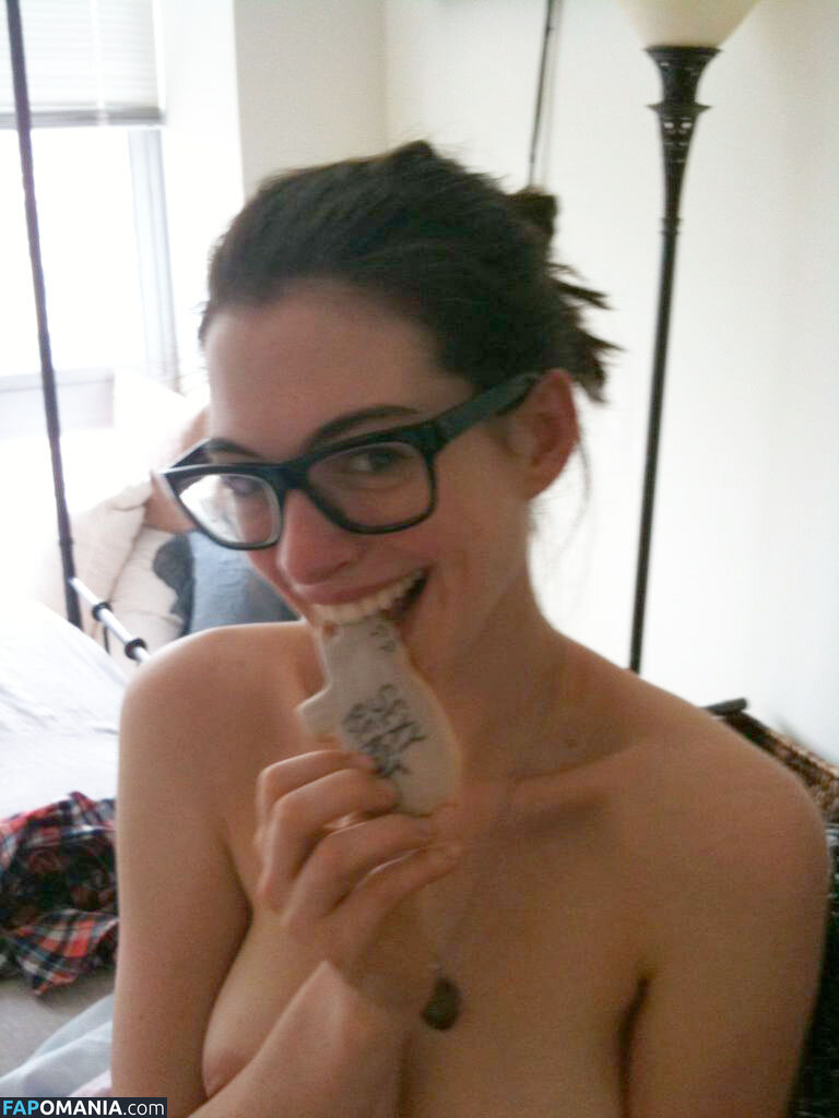 Anne Hathaway Naken Läckta Foto #9