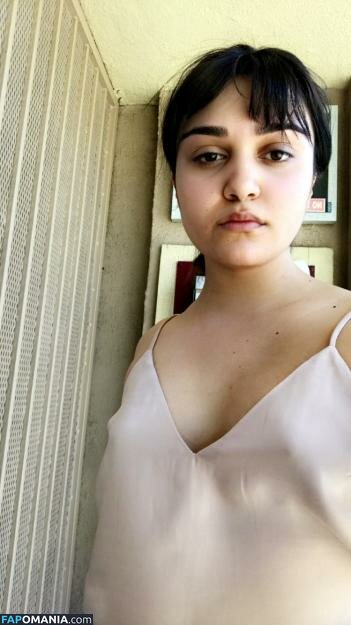 Ariela Barer Naken Läckta Foto #4