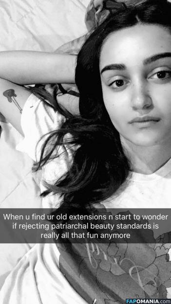 Ariela Barer Naken Läckta Foto #10
