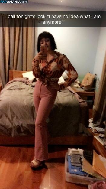 Ariela Barer Naken Läckta Foto #16