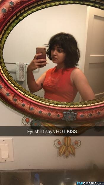 Ariela Barer Naken Läckta Foto #20