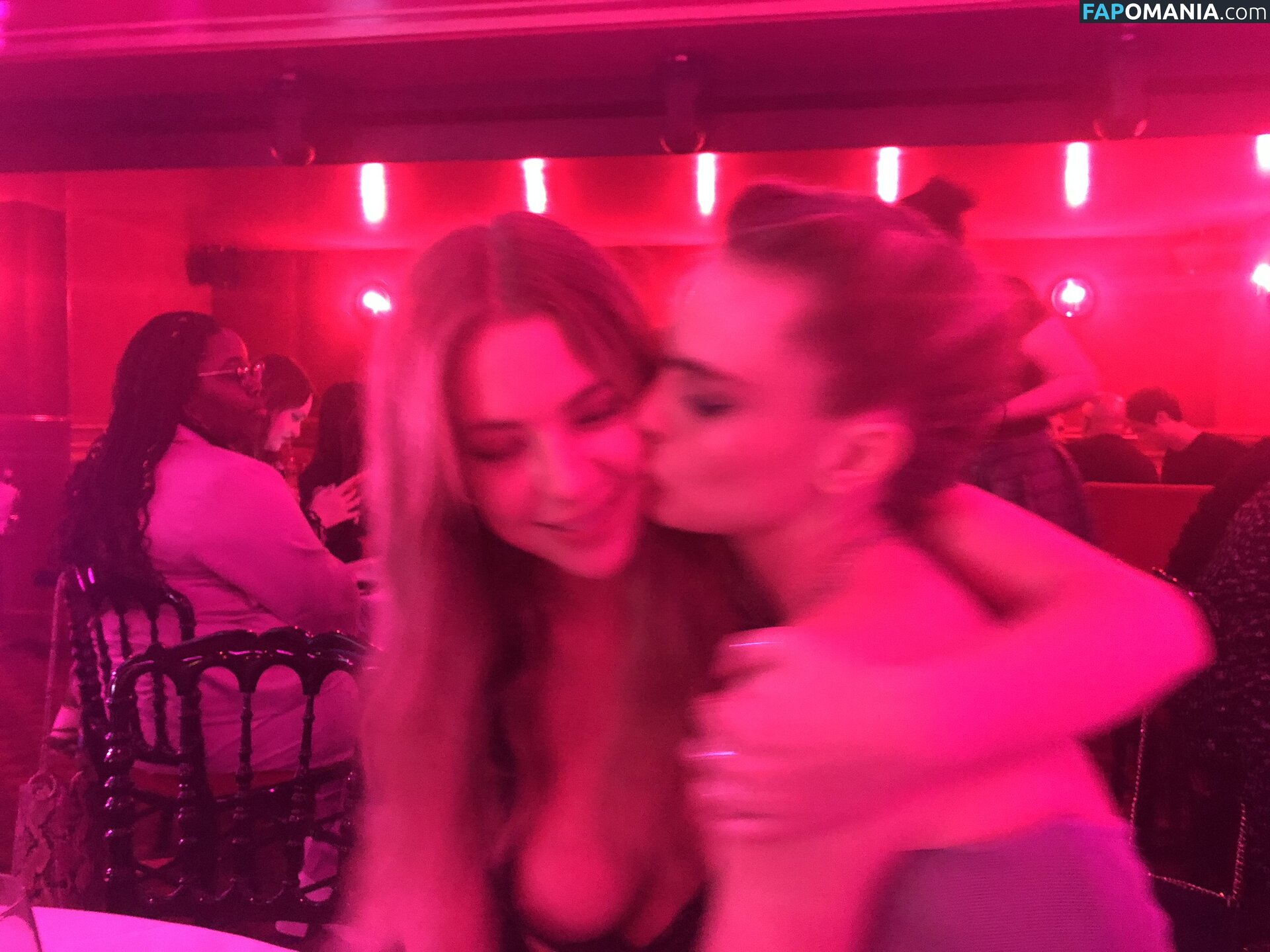 Ashley Benson And Cara Delevingne Naken Läckta Foto #51