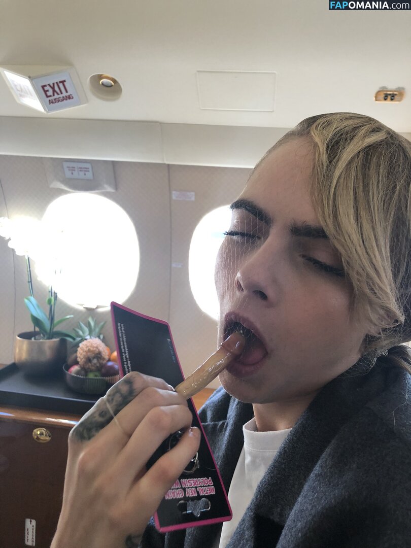 Ashley Benson And Cara Delevingne Naken Läckta Foto #53