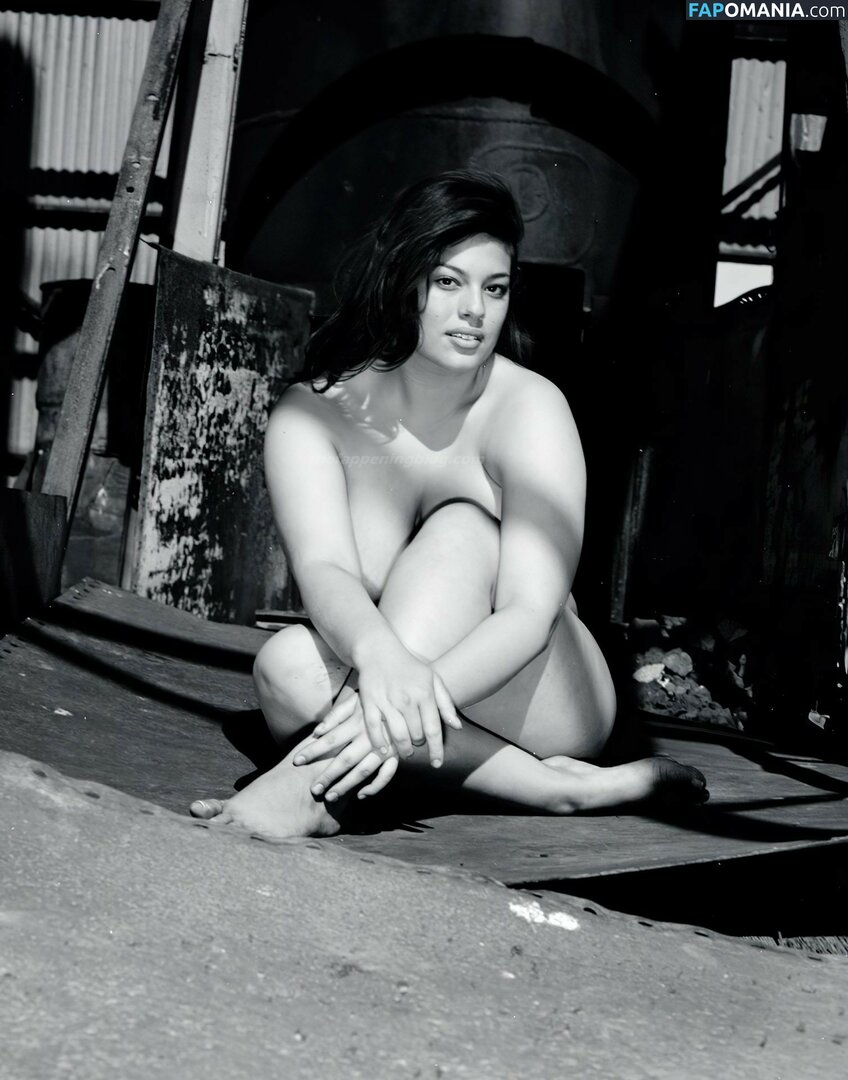 Ashley Graham Naken Läckta Foto #15