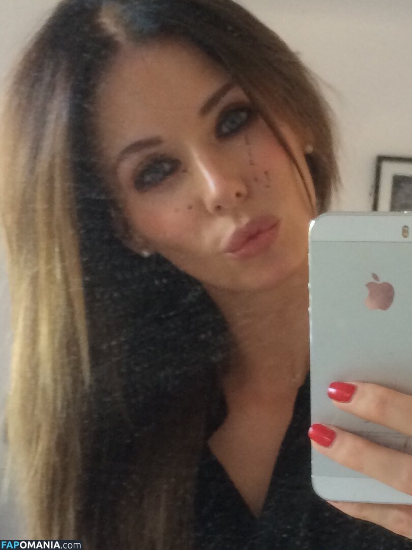 Ashley Mulheron Naken Läckta Foto #1