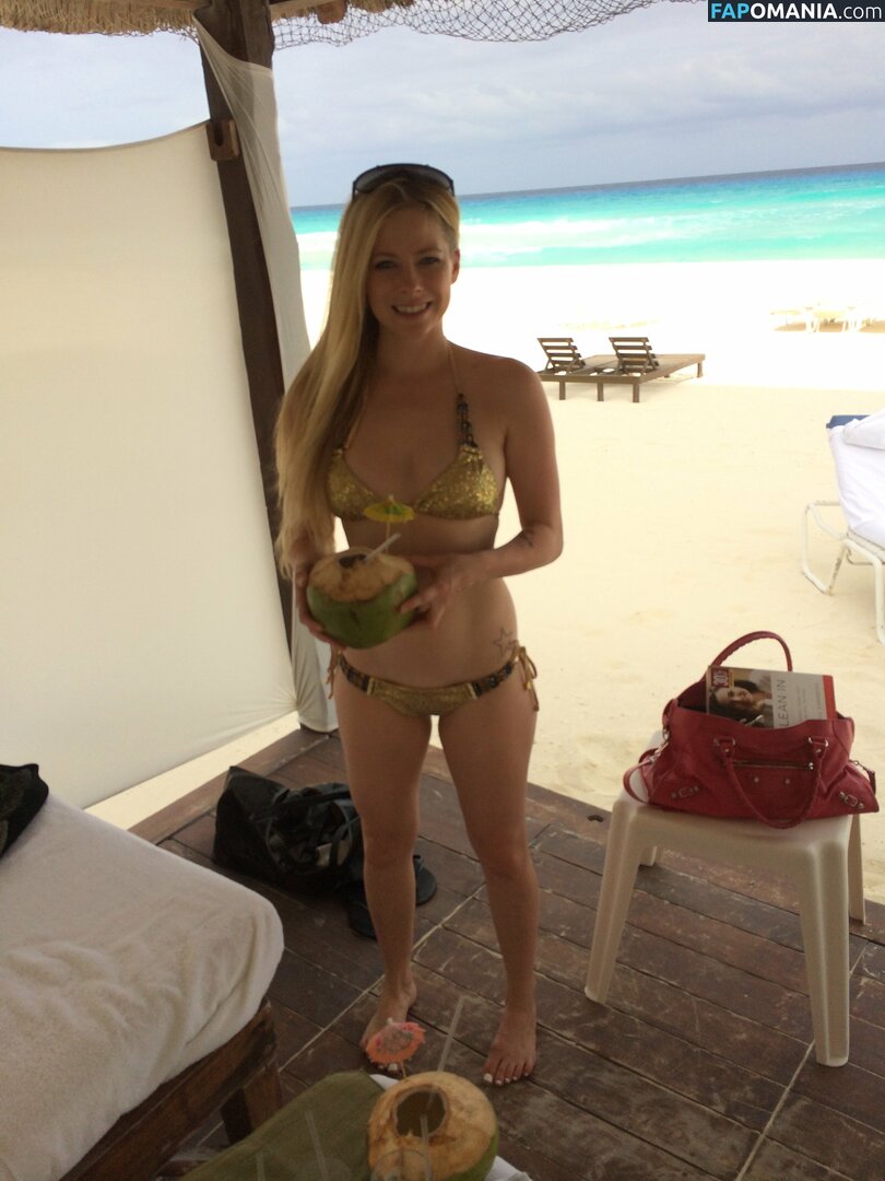 Avril Lavigne Naken Läckta Foto #6