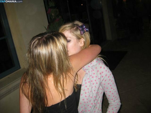 Avril Lavigne Naken Läckta Foto #29