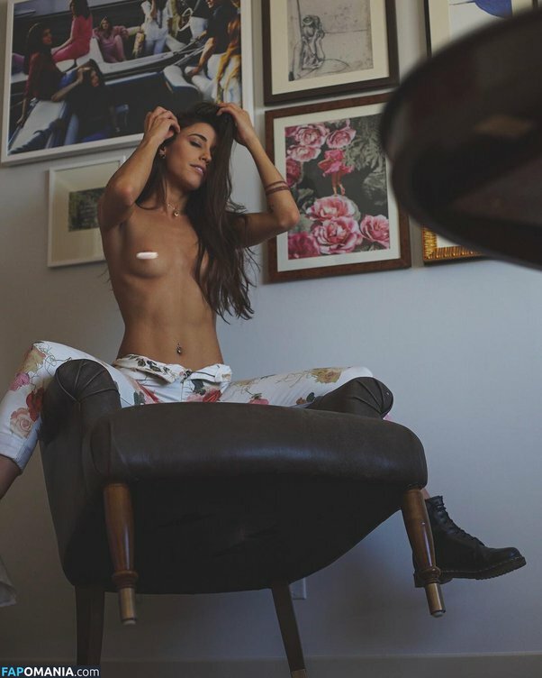 Azrael Renee Naken Läckta Foto #13