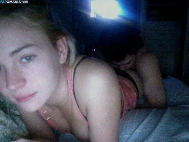 Britt Robertson Naken Läckta Foto #9