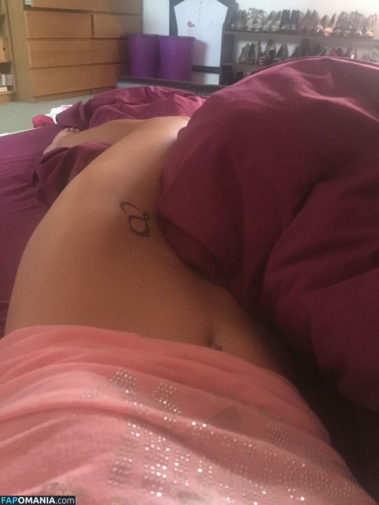 Carly Booth Naken Läckta Foto #3