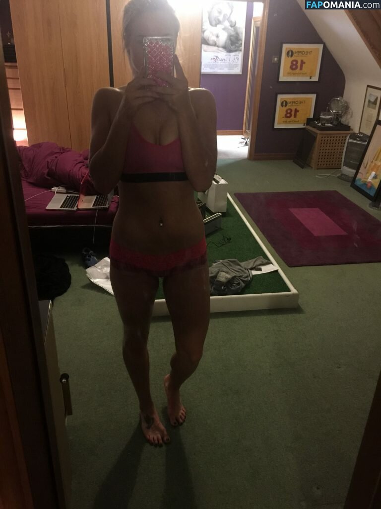 Carly Booth Naken Läckta Foto #11