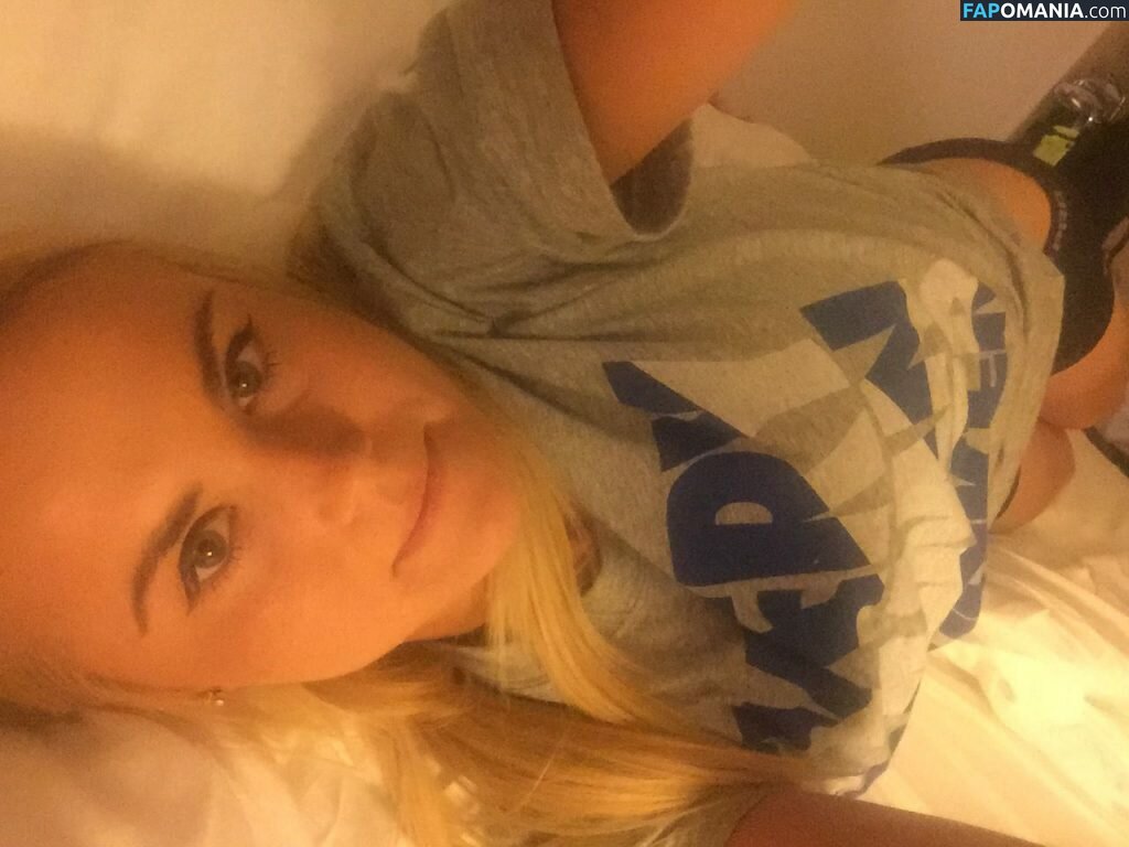 Carly Booth Naken Läckta Foto #35