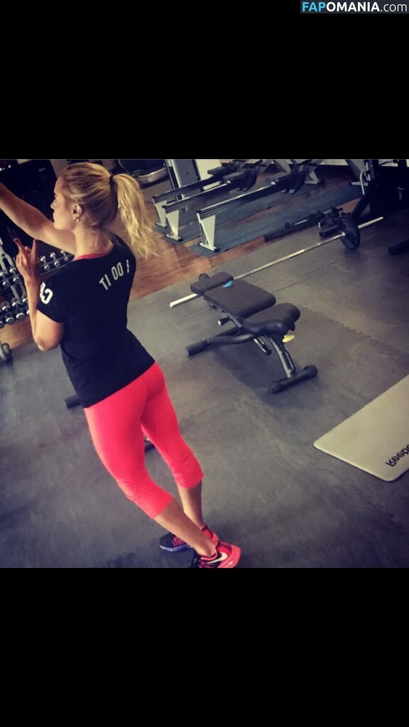 Carly Booth Naken Läckta Foto #40