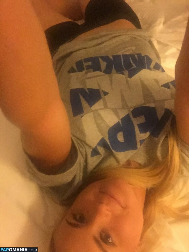 Carly Booth Naken Läckta Foto #41