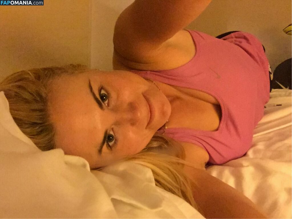 Carly Booth Naken Läckta Foto #54