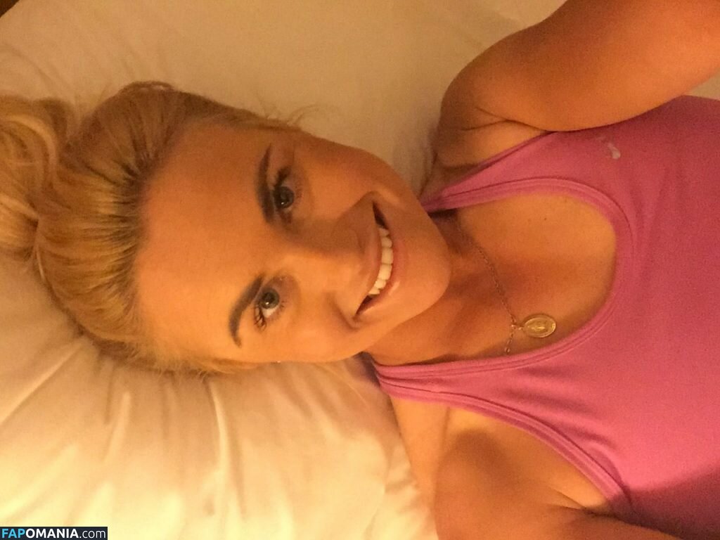 Carly Booth Naken Läckta Foto #58