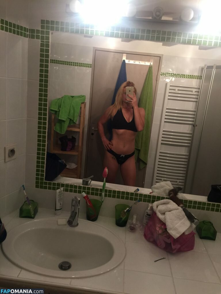 Carly Booth Naken Läckta Foto #73