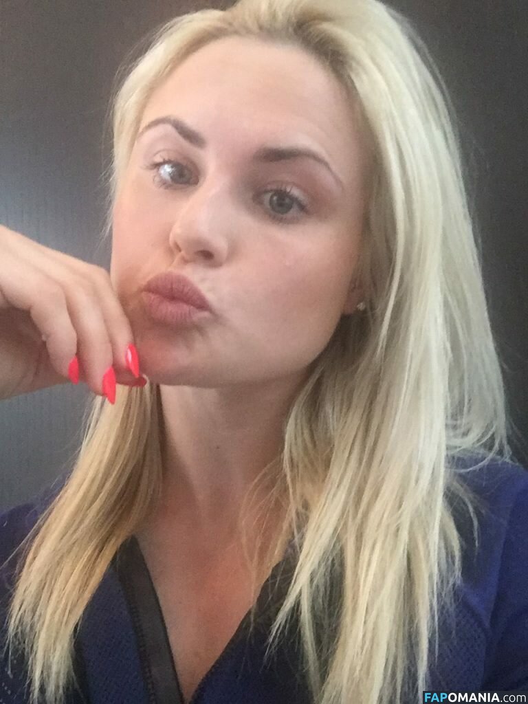 Carly Booth Naken Läckta Foto #74