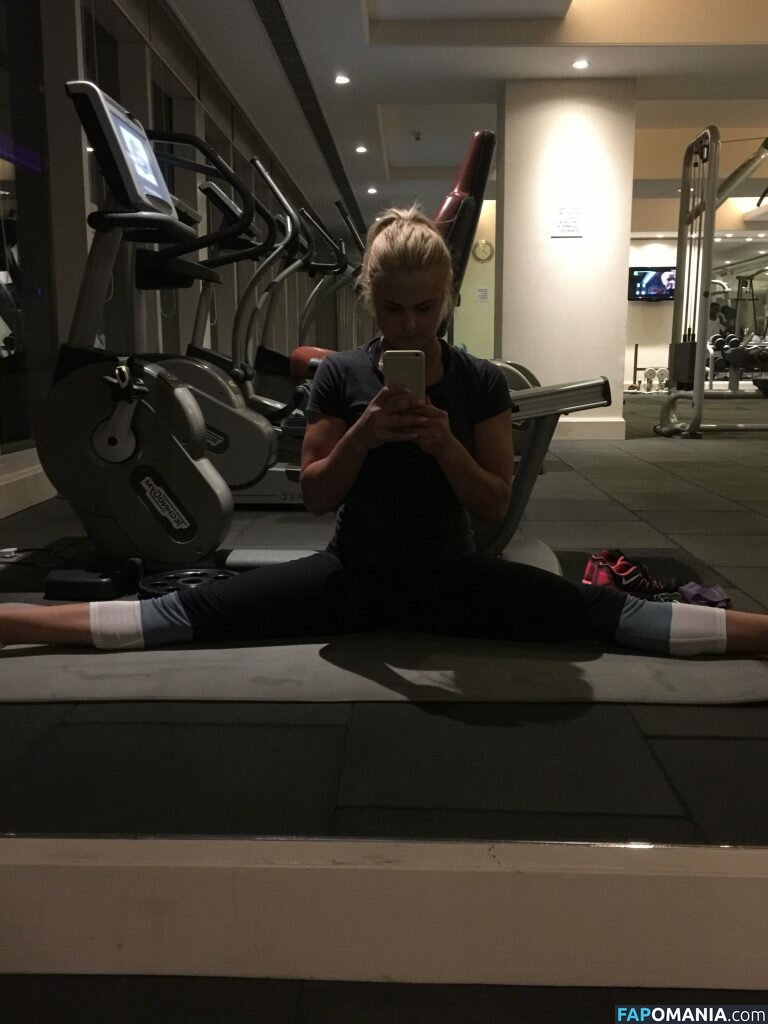 Carly Booth Naken Läckta Foto #88