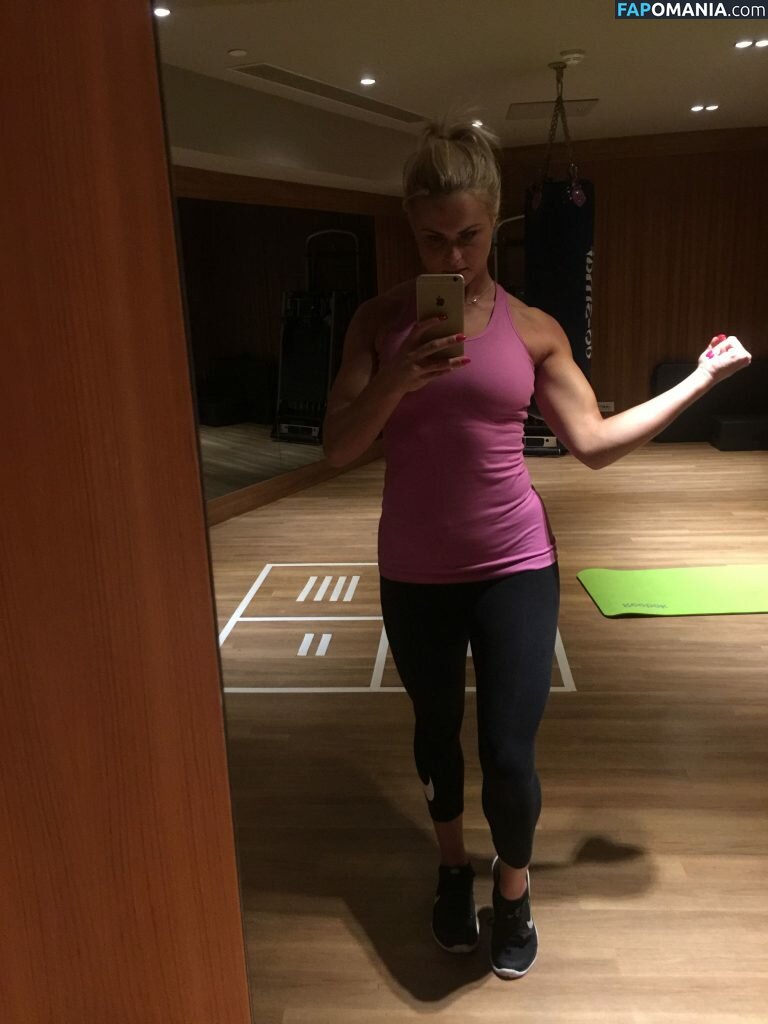 Carly Booth Naken Läckta Foto #108