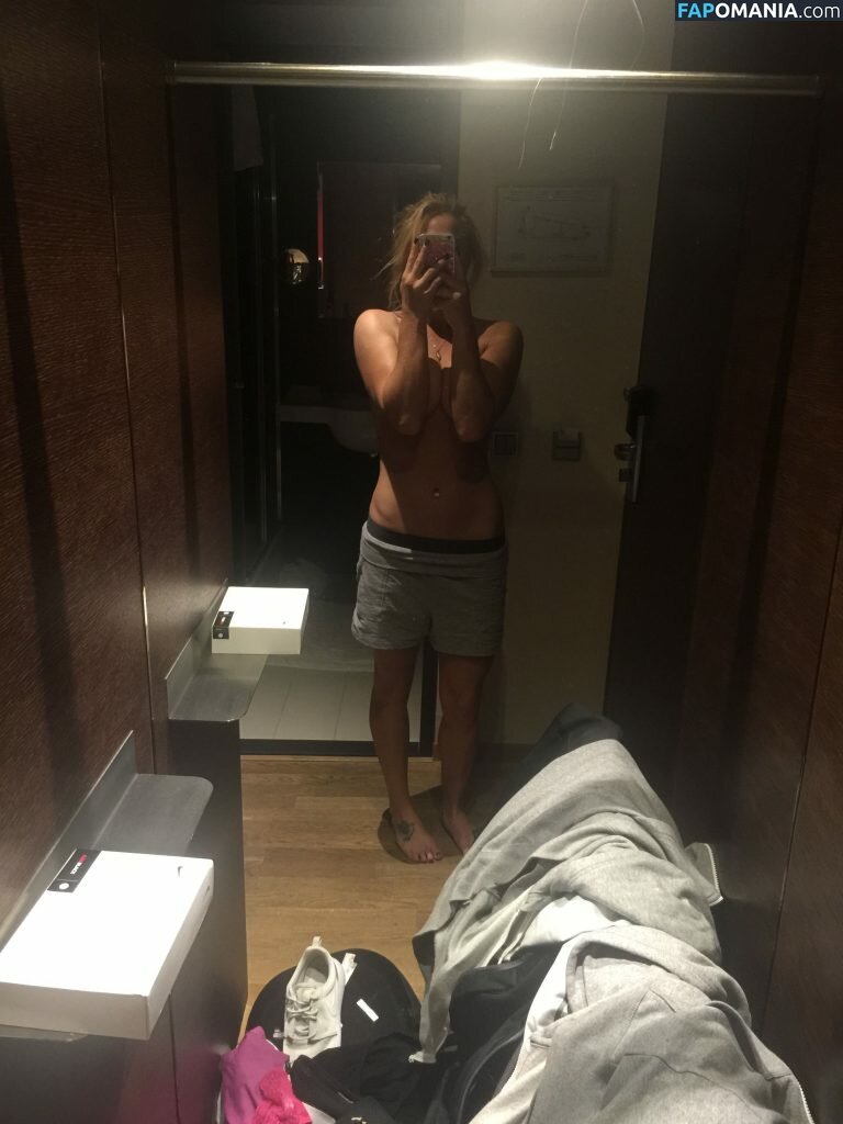 Carly Booth Naken Läckta Foto #109