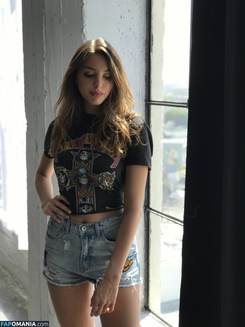 Celine Farach Naken Läckta Foto #7