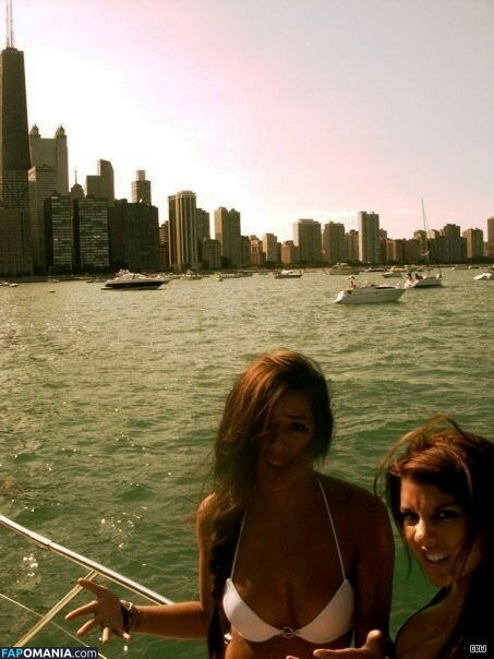 Chloe Bennett Naken Läckta Foto #6