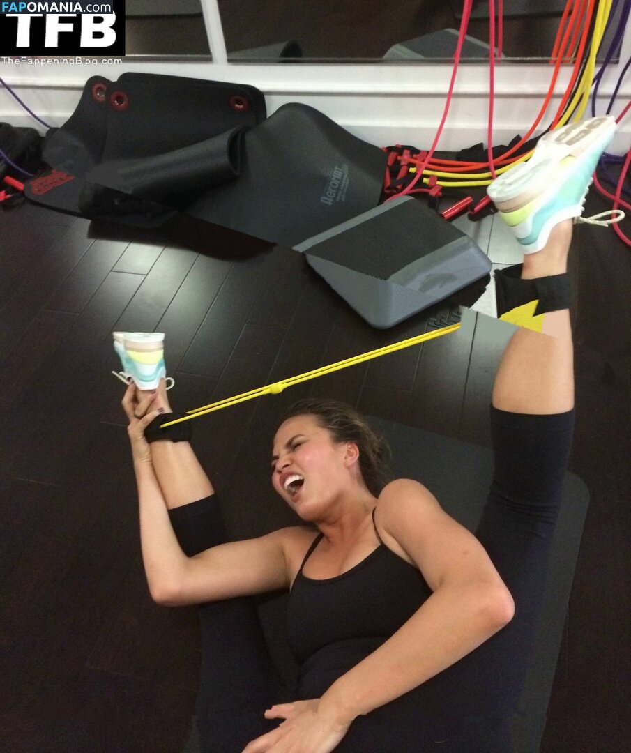 Chrissy Teigen Naken Läckta Foto #1