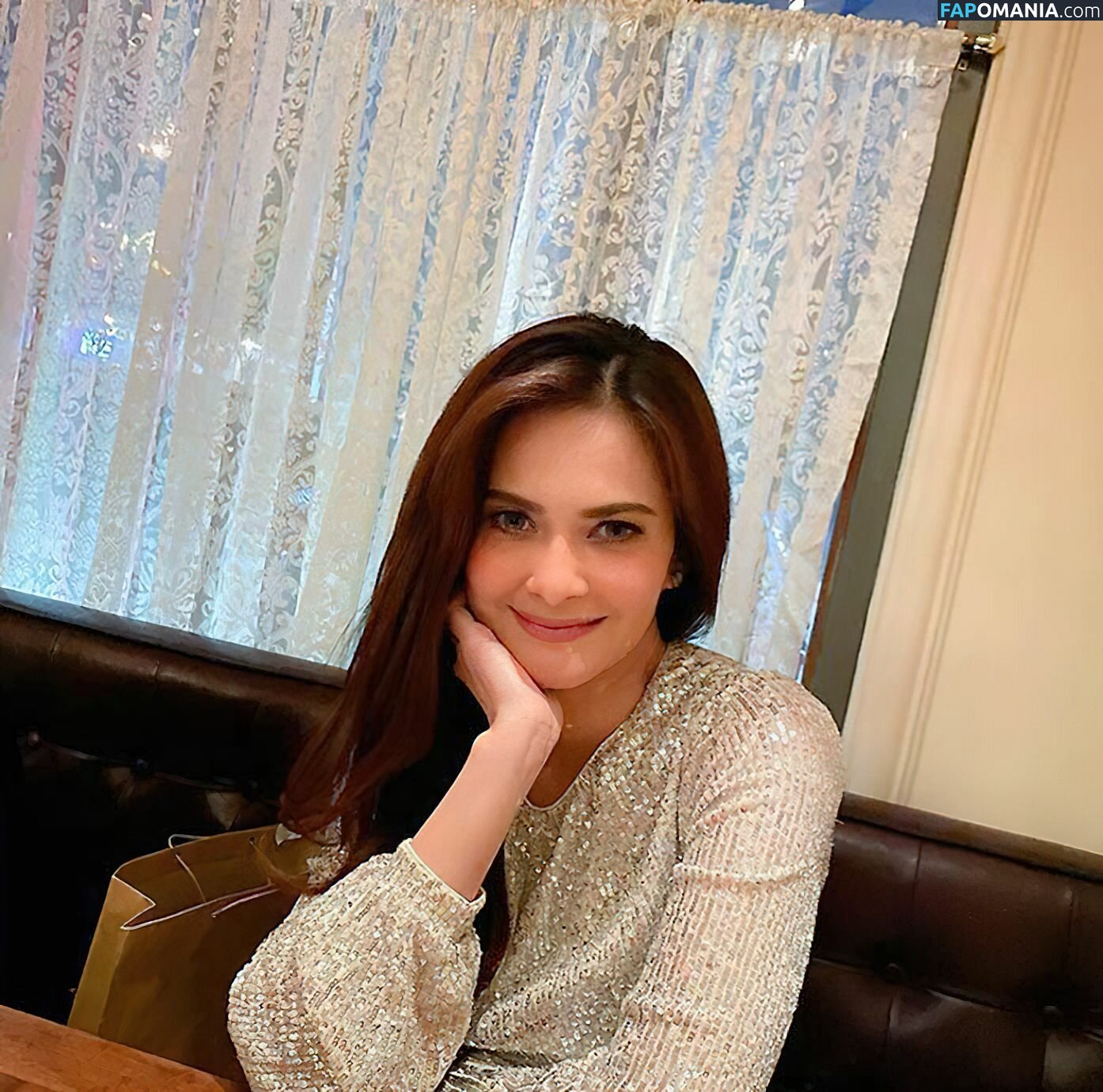 Cut Tari Naken Läckta Foto #1