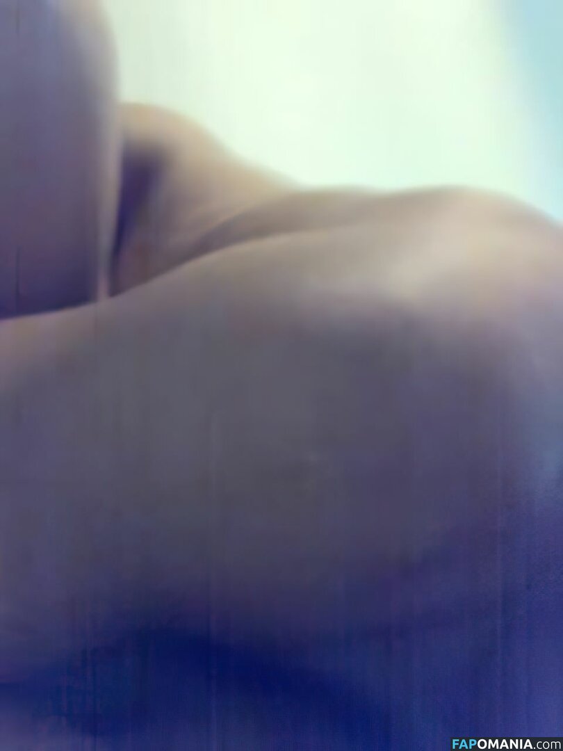 Cut Tari Naken Läckta Foto #30