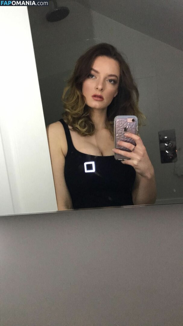 Dakota Blue Richards Naken Läckta Foto #9