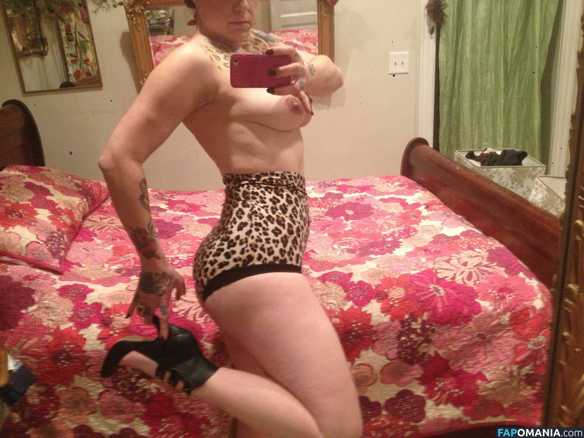 Danielle Colby Naken Läckta Foto #5