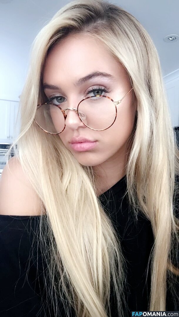 Delilah Belle Hamlin Naken Läckta Foto #42