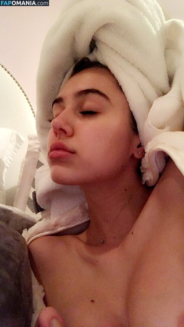 Delilah Belle Hamlin Naken Läckta Foto #49