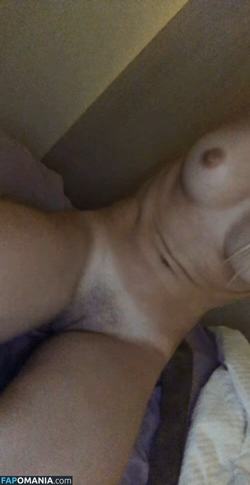 Delilah Belle Hamlin Naken Läckta Foto #57