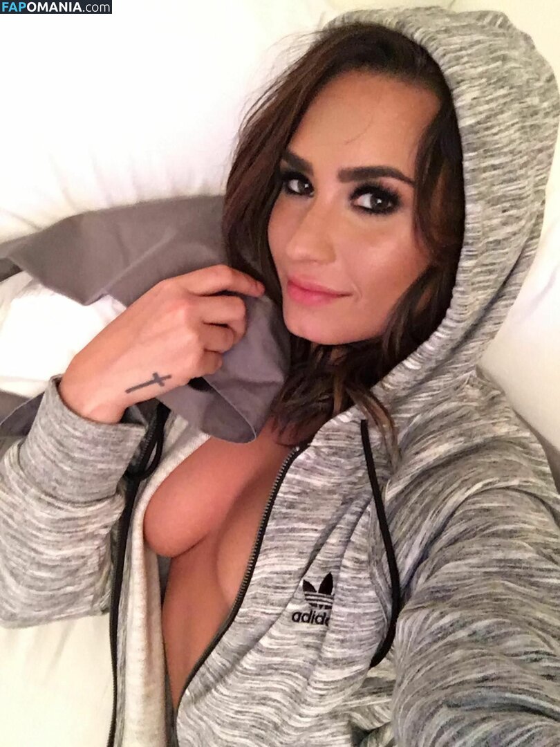 Demi Lovato Naken Läckta Foto #7