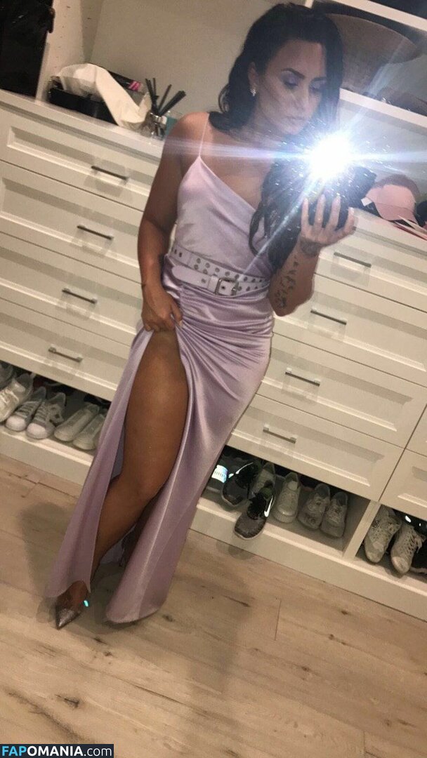 Demi Lovato Naken Läckta Foto #37