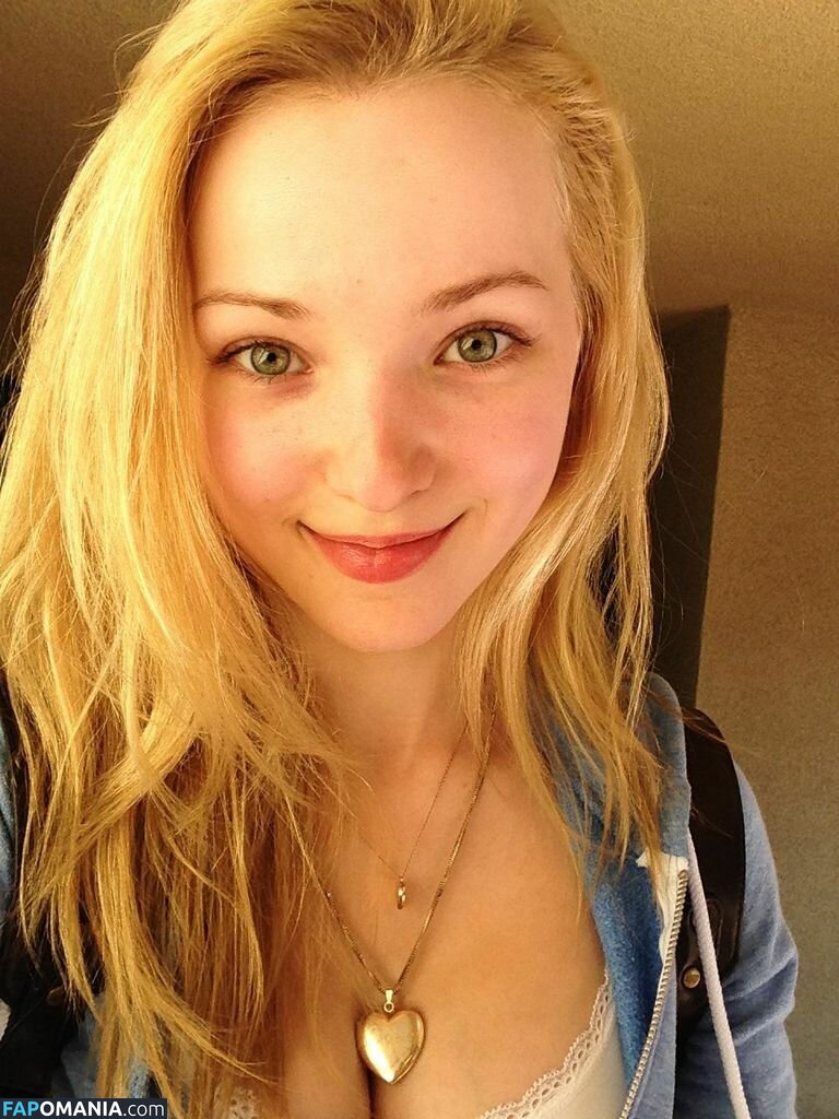 Dove Cameron Naken Läckta Foto #1